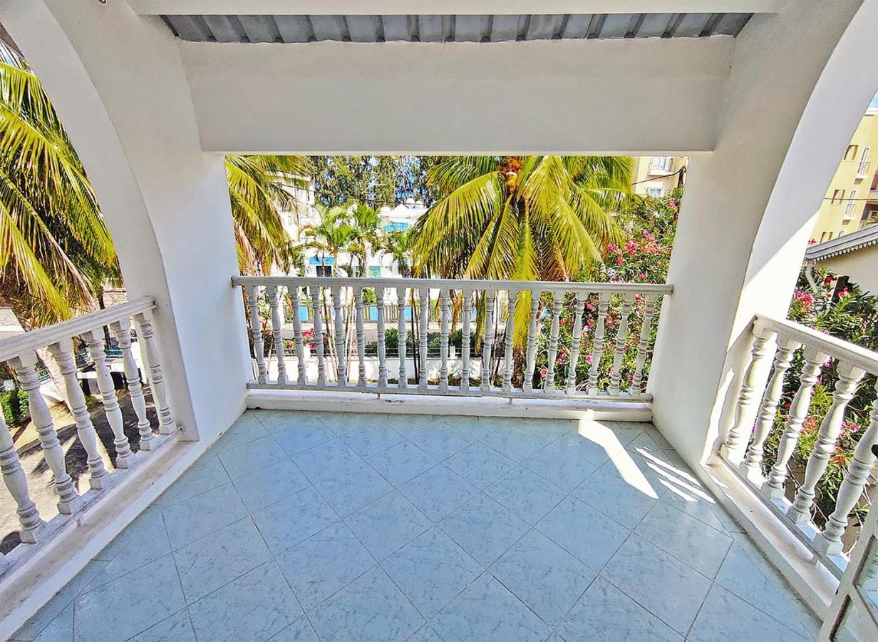Coconut Bay Apartments Flic en Flac Exterior foto